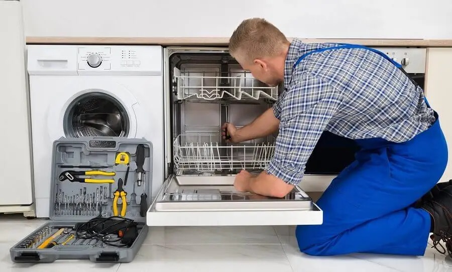 Haymana Whirlpool servisi teknisyen ekibi beyaz eşya tamiri yaparken